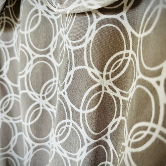 Maternity Blouse - only worn a handful of times. - Picture 5 of 6